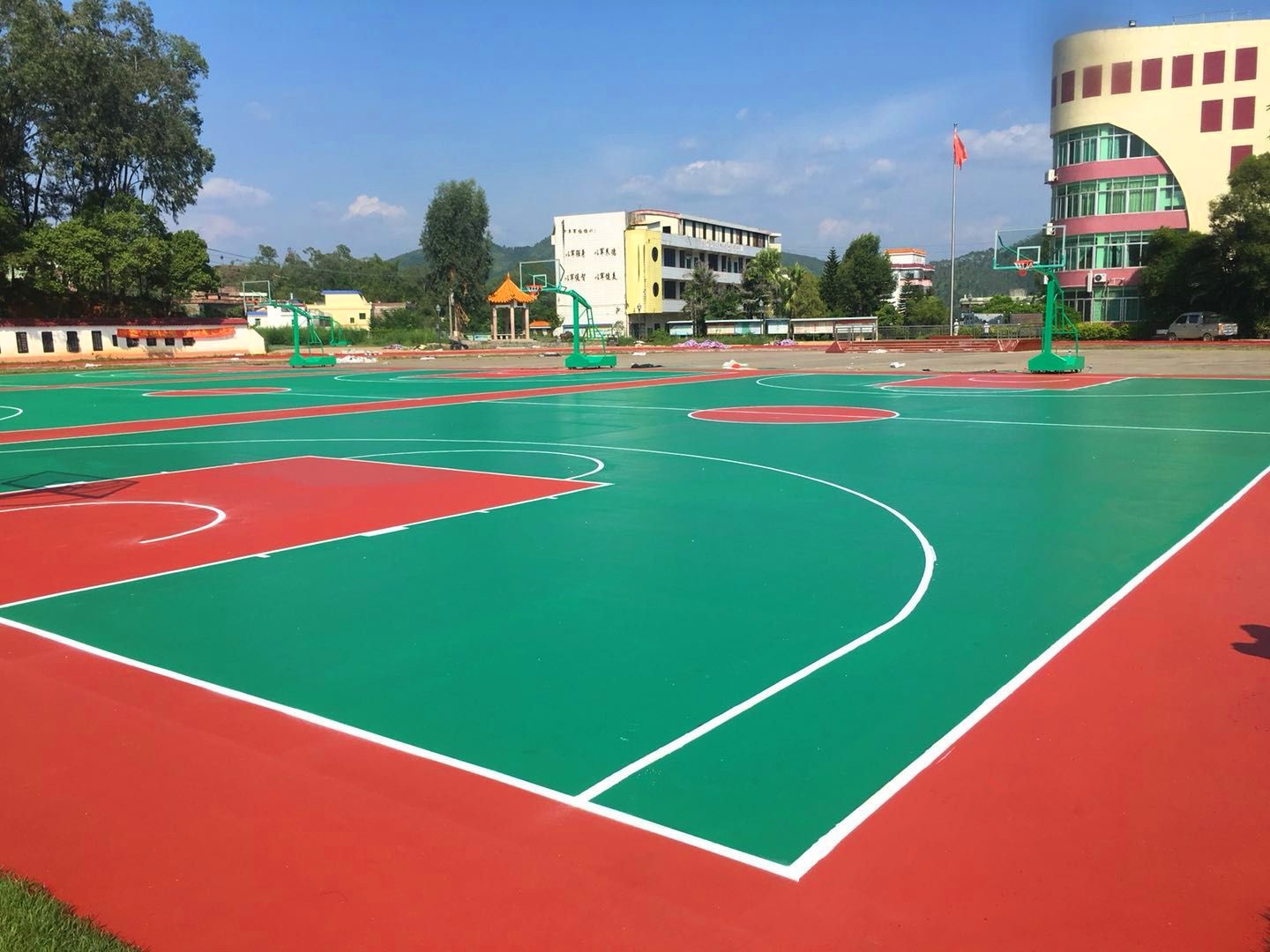 茂名湛江阳江篮球场建设及塑胶硅PU篮球场建设厂家