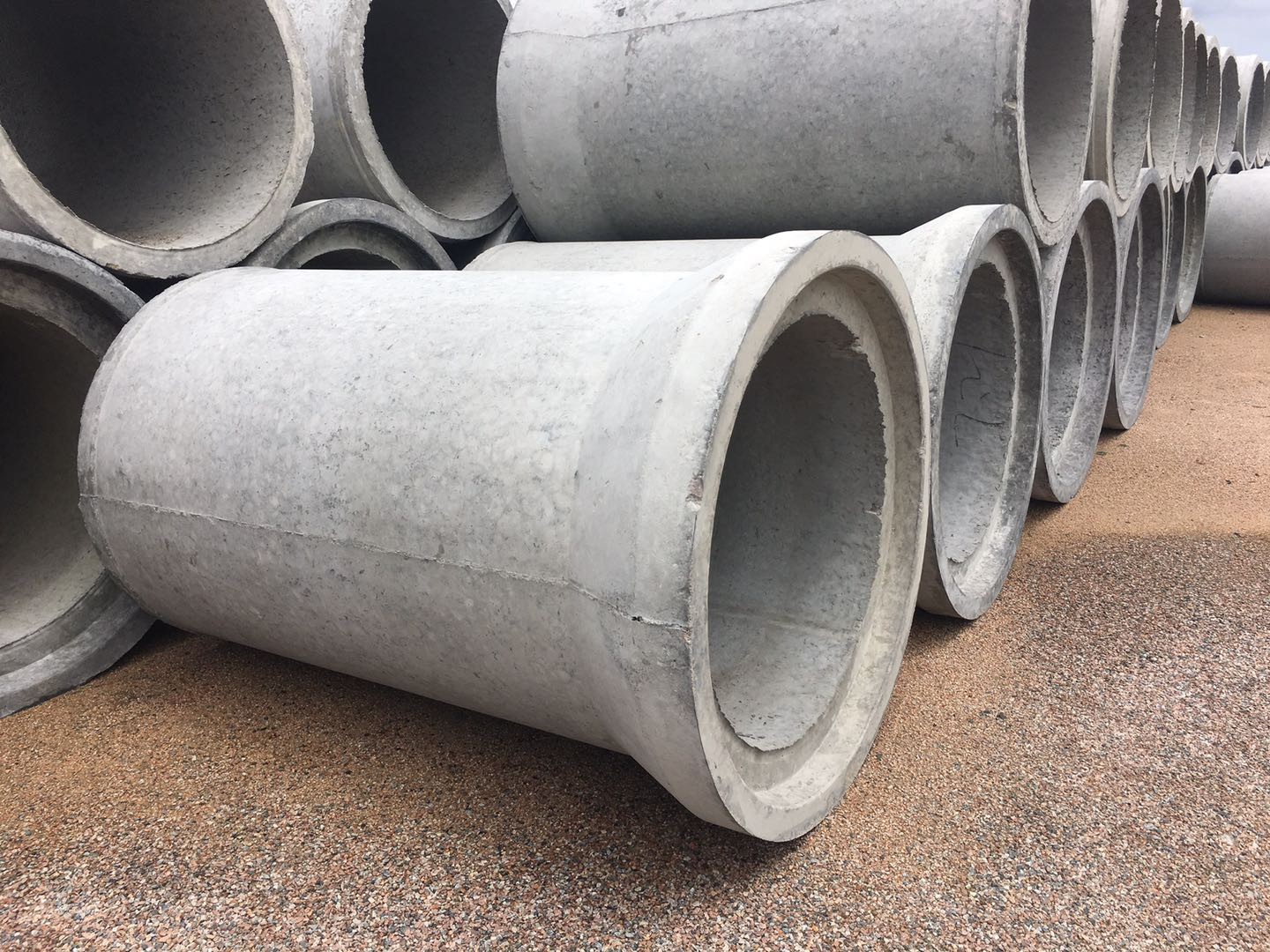 承接珠海水泥管制品优质厂家批发 混凝土排水管 钢筋混凝土管